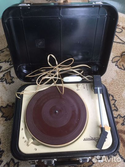 Виниловый проигрыватель