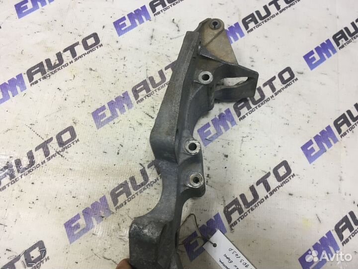 Кронштейн генератора Фольксваген Бора