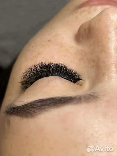 Наращивание ресниц в студии