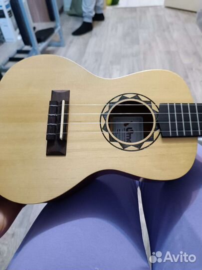 Гитара укулеле