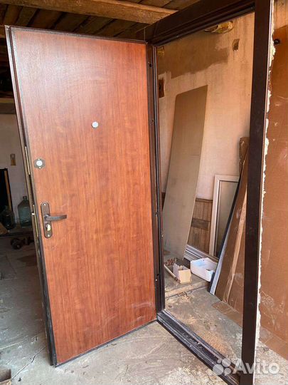 Дверь входная металлическая