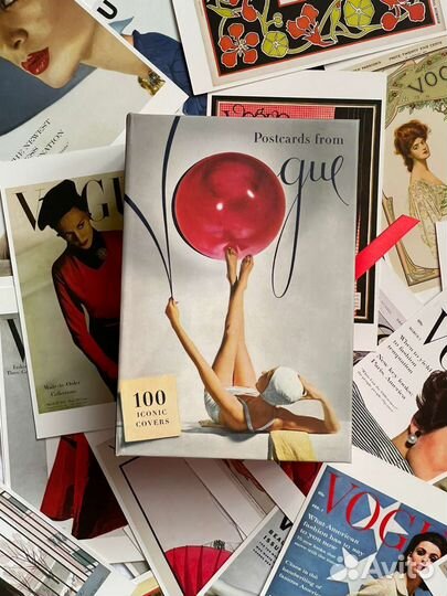 Книга Vogue postcard открытки
