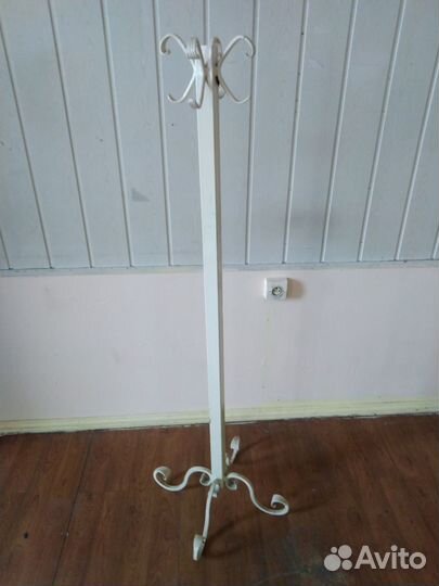 Продаю вешалку с коваными элементами