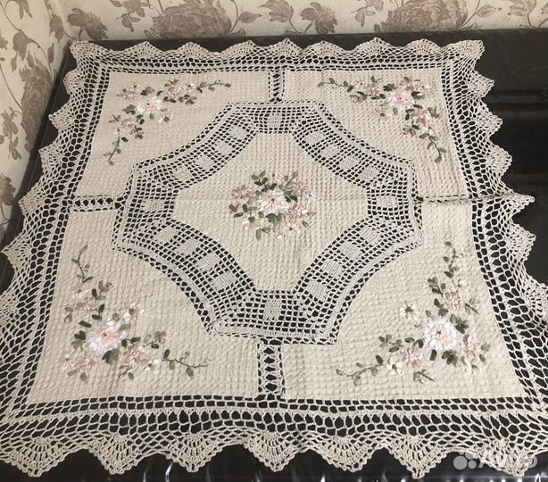Вязаная скатерть ручной работы крючком