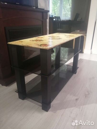 Стеклянная тумба под тв