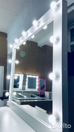 Гримерное зеркало со столом
