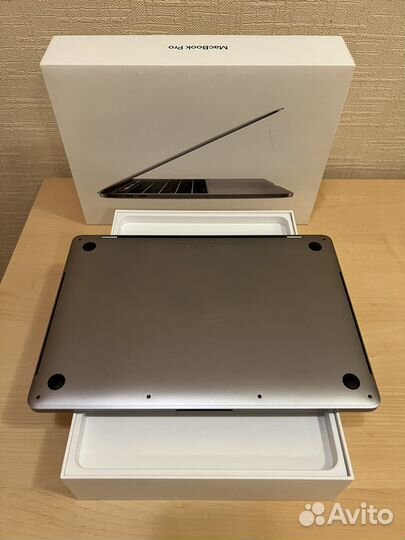 Apple MacBook Pro 13 2017 8 gb/515