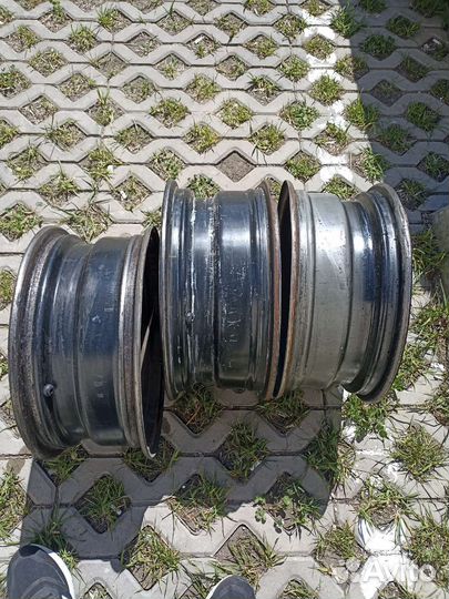 Штампованный диск r 16 тойота авенсис оригинал