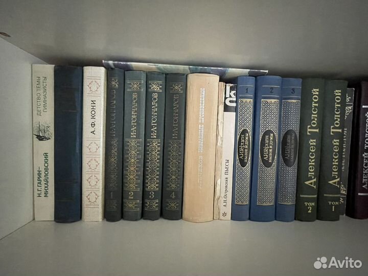 Книги - в библиотеку или школу