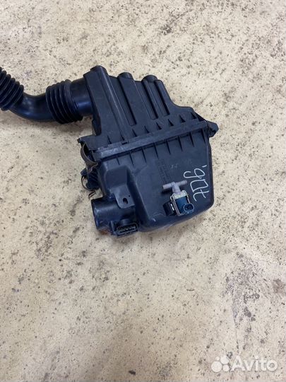 Корпус воздушного фильтра Toyota Funcargo