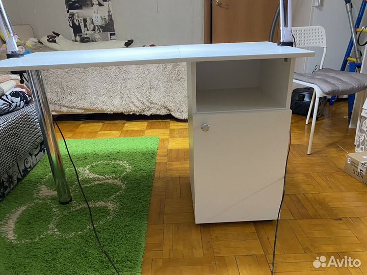 Стол для мастера маникюра