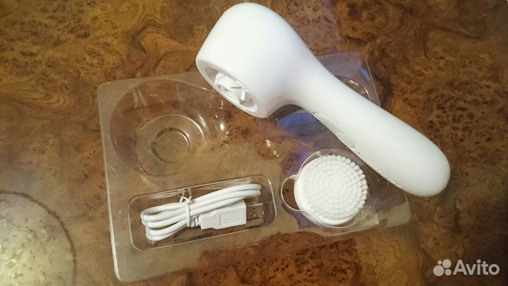 Щетка для чистки лица