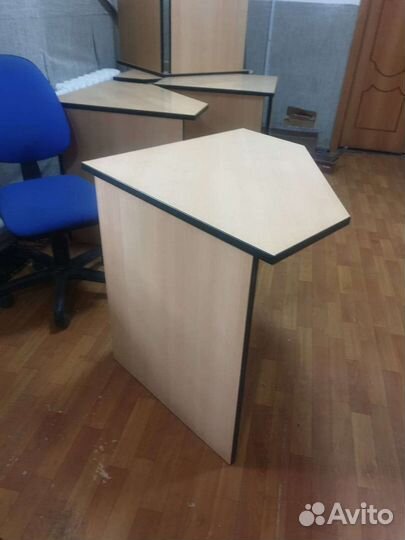 Угловой письменный стол