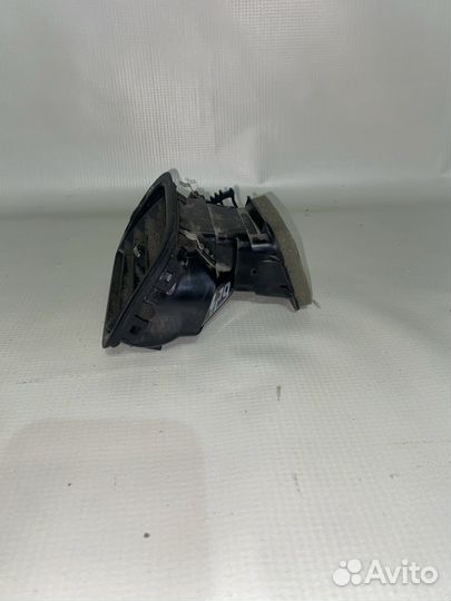 Volkswagen Polo 09- Дефлектор воздушный правый 429