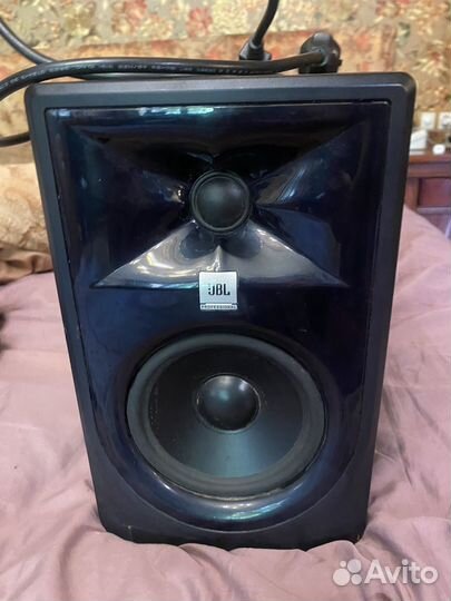 Студийный монитор активный JBL 305 P