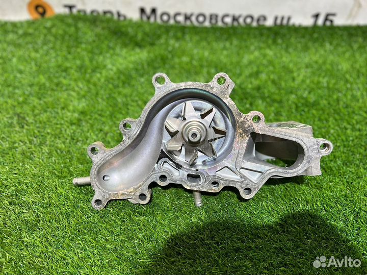 Насос водяной (помпа) Toyota Land Cruiser 200