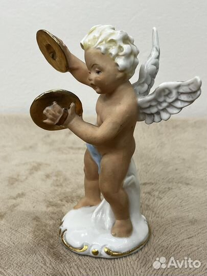 Фарфоровая статуэтка 