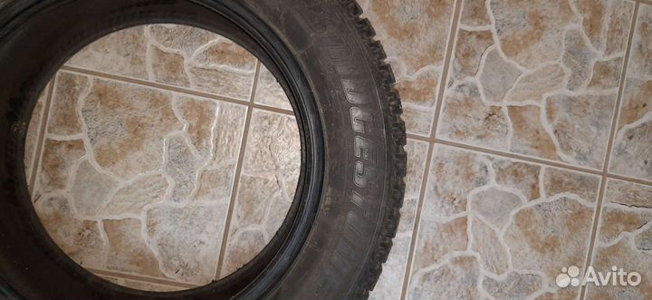 Bridgestone Ice Cruiser 7000 215/60 R16