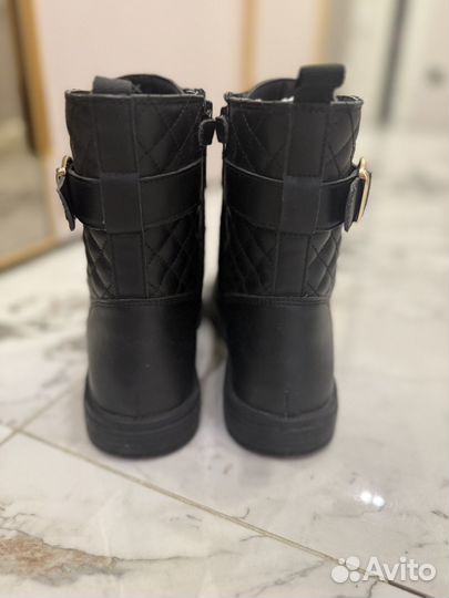 Продам полуботинки на девочку Geox 37 размер