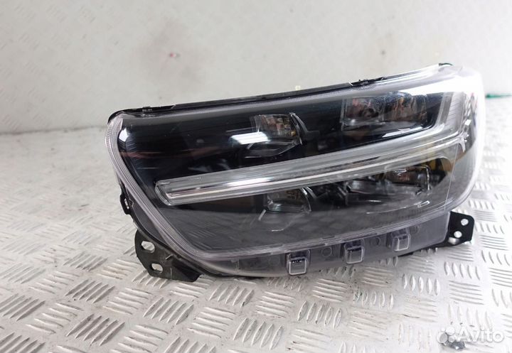 Volvo XC40 17- светодиодная фара левая передняя