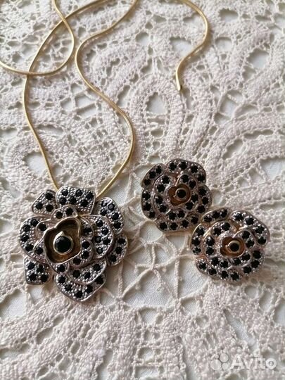 Кулон и серьги