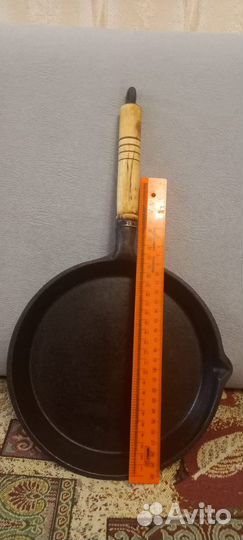 Чугунная сковорода с ручкой,блинная