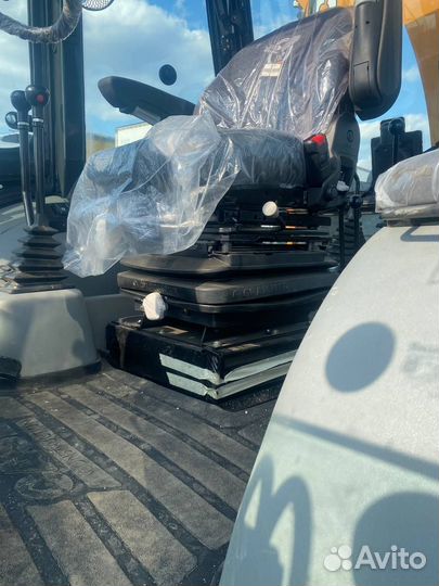 Экскаватор-погрузчик CASE 570 ST, 2023