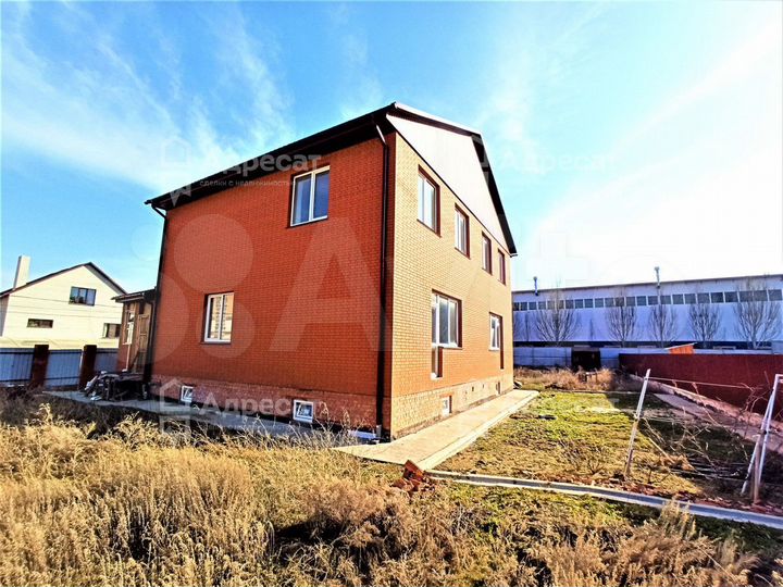 Коттедж 373,5 м² на участке 9,1 сот.