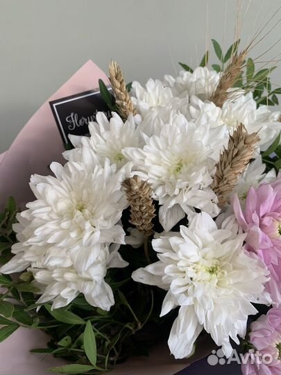 Букет из хризантем с фисташкой