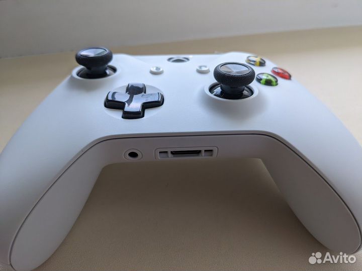 Геймпад Xbox One. Новый