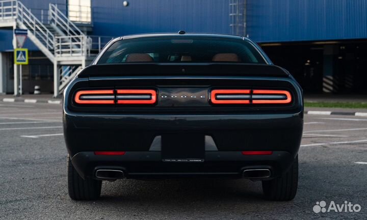 Аренда Dodge Challenger от одной минуты в Москве