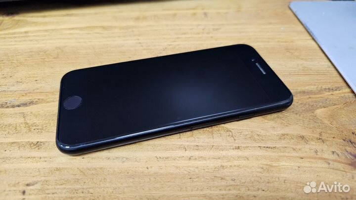 Смартфон Apple iPhone SE 2020 64GB LTE