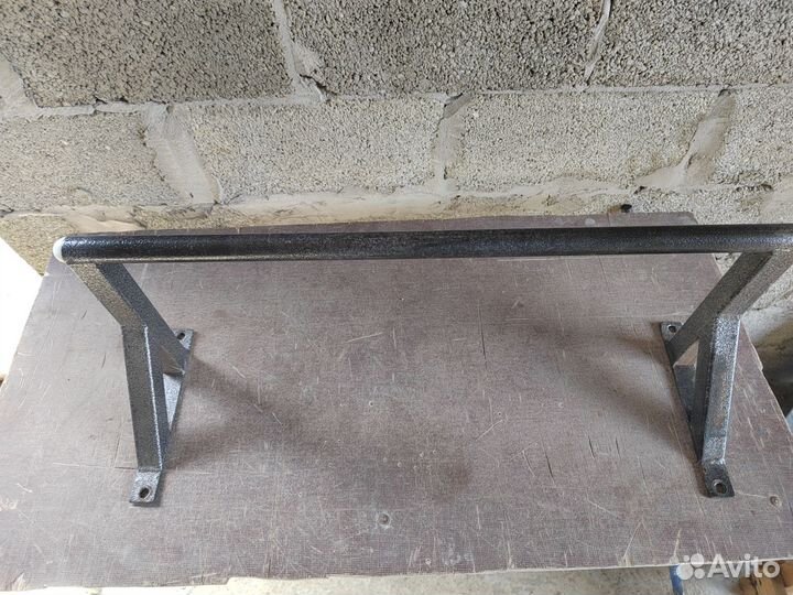 Турник настенный