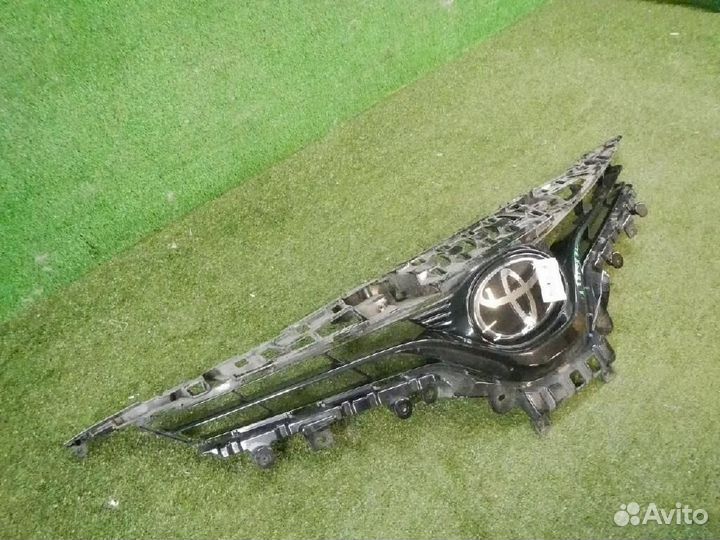 Решетка радиатора Toyota Camry
