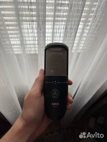 Студийный микрофон AKG P420