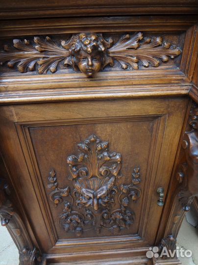 Пара тумбочек с херувимами и чертями. Франция