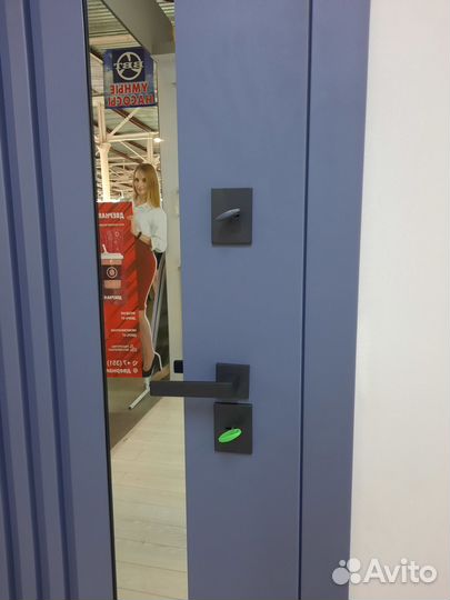 Уличная дверь в дом со стеклопакетом терморазрыв