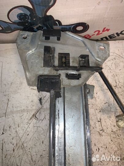 Стеклоподъемник передний правый Mitsubishi Galant