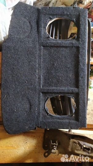 Продам полку акустическою на приору хечбек