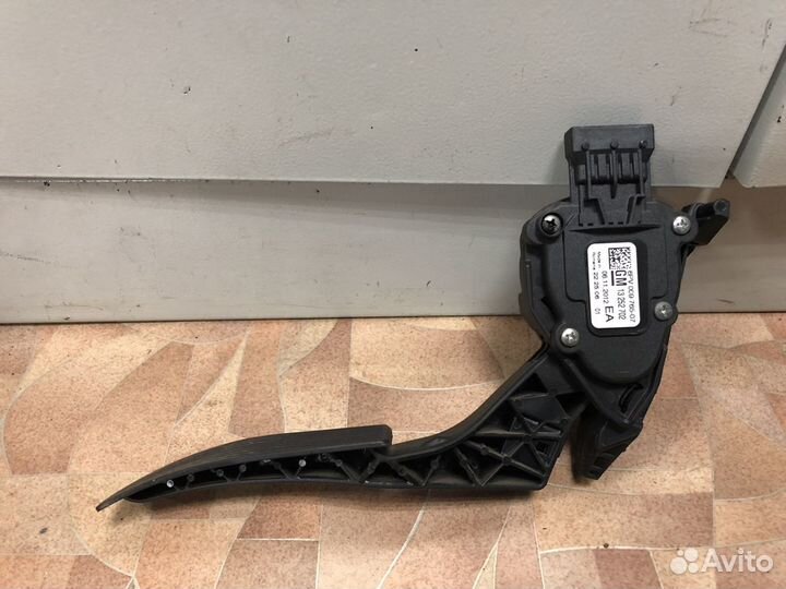 Педаль газа Опель Астра j