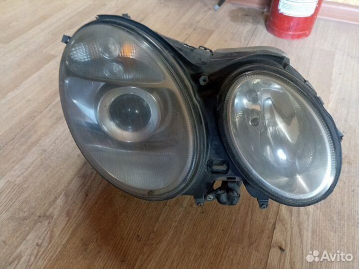 Фара правая Mercedes-Benz E-Class W211