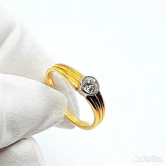 Золотое кольцо с бриллиантом 17,5р