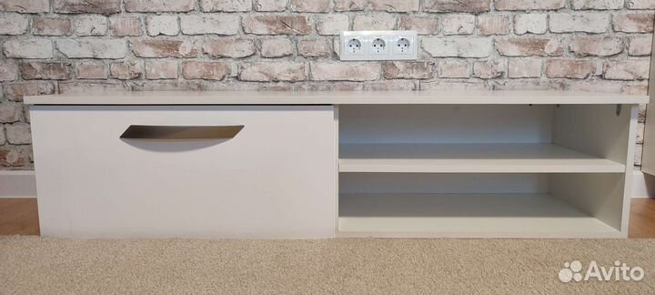 Полка настенная белая (130х40)