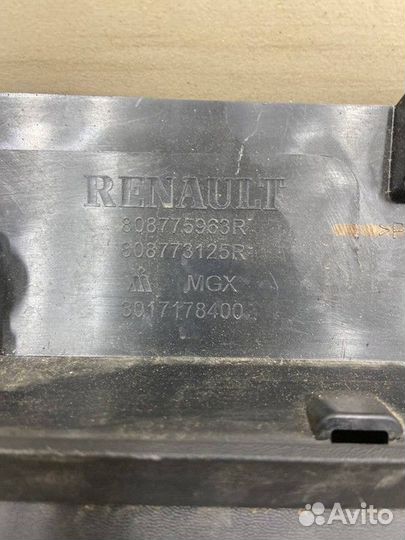 Кронштейн молдинга двери передний левый