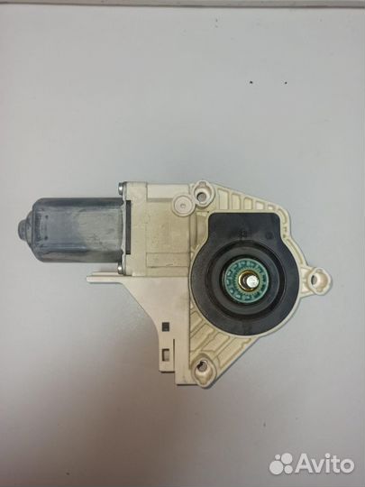 Моторчик стеклоподъемника правый Q7 4L0959802B
