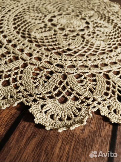 Салфетка вязаная интерьерная