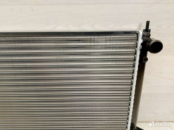 Радиатор охлаждения Volkswagen Sharan