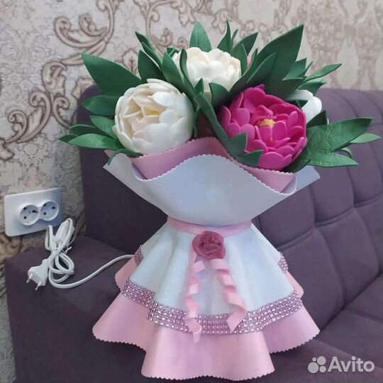 Светильник ростовые цветы из изолона