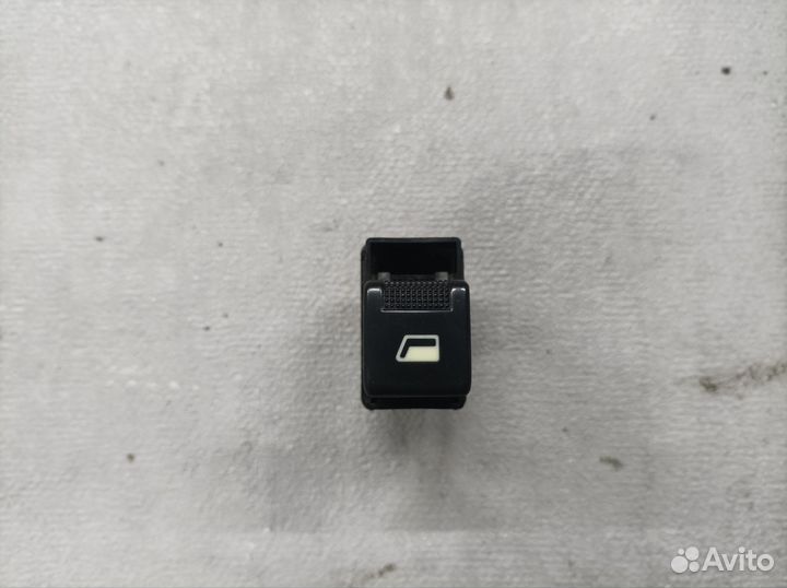 Кнопка стеклоподъемника пер. правой двери Peugeot