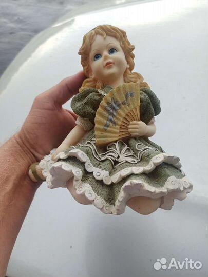 Девочка с веером